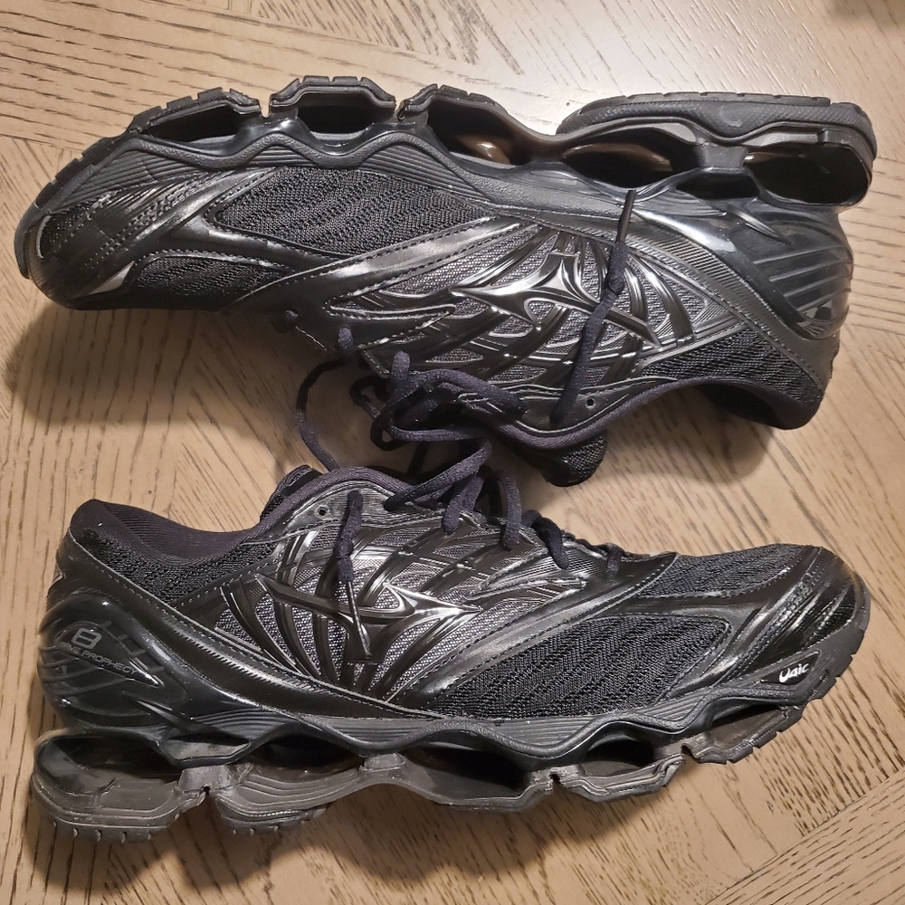 Mizuno Wave Prophecy 8
